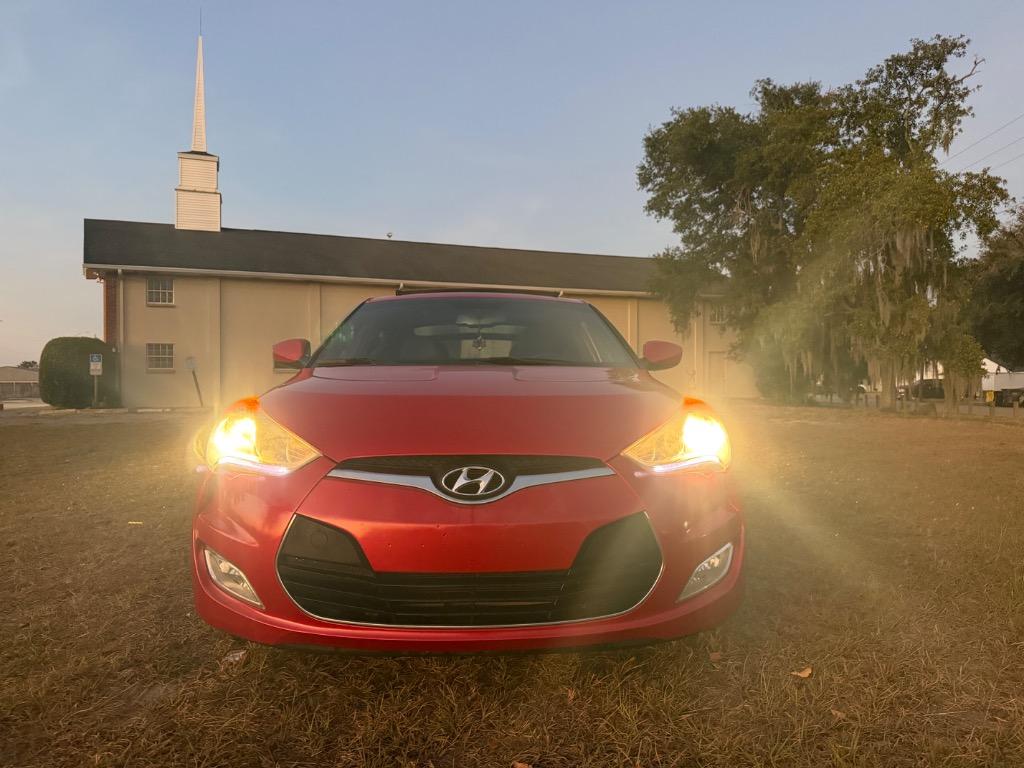 2016 Hyundai Veloster Base's photo